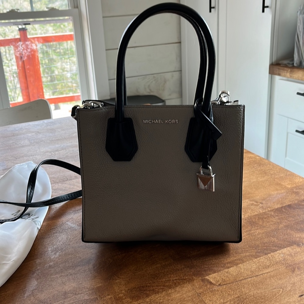 Michael Kors purse, great condition